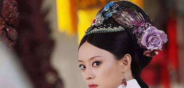 看透心机女人的15个特点（教你如何洞悉心机女人的真面目，避免受到她们的伤害）
