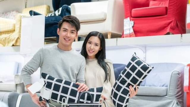 男友总是带着他妈妈怎么办？（解决约会中的尴尬局面，）