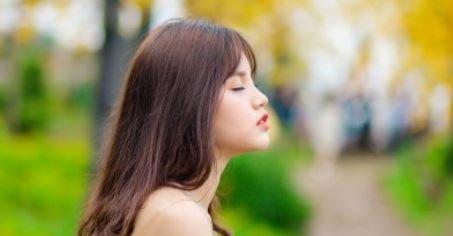 分手后挽回女友的三招（从改变自我到恰当表达，成功挽回女友）