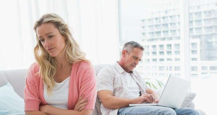 如何应对老公的背叛（重建婚姻的7个步骤）