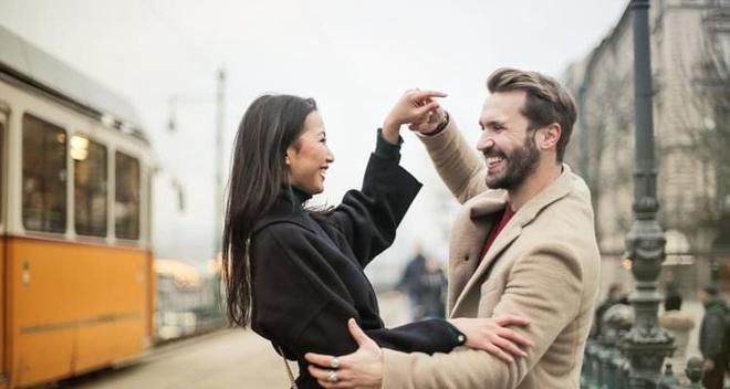 婚外情分手后男人心里的挣扎（男人的婚外情痛苦与自责，对未来的焦虑和挣扎）