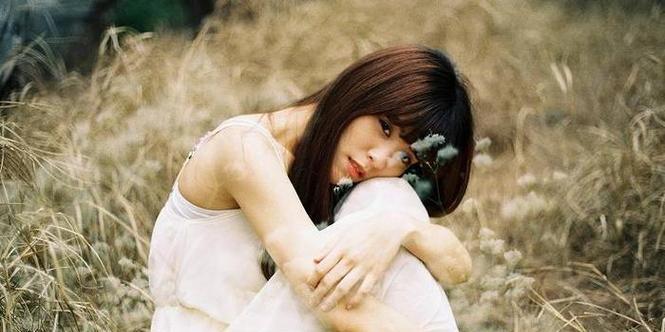 缠绕着你的魅力，男人一碰就上瘾（揭秘三种类型的魅力女人及如何抵御她们的诱惑）