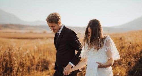 揭秘如何让男人更爱你的恋爱技巧（从心理、行为、沟通三方面入手，让你的爱情更稳定）