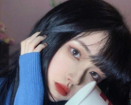 微信搭讪女生，如何顺利聊上天？（从打招呼到话题引导，这些技巧帮你解决尴尬）